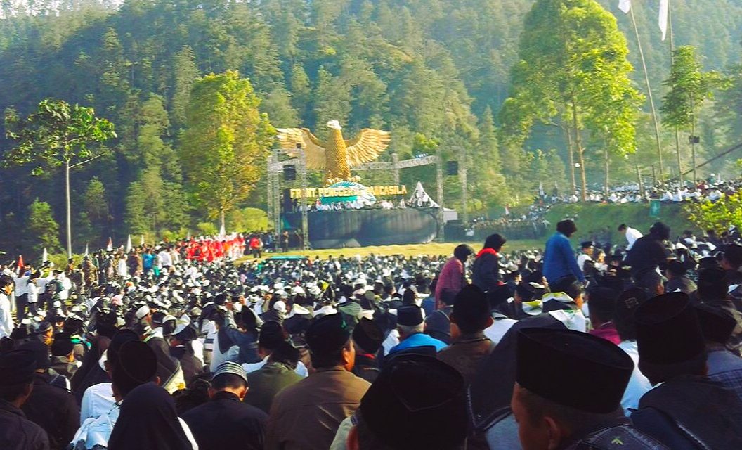 Spirit Apel Kesetiaan Pancasila di Puncak Gunung Lawu