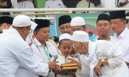 Ngaji Bareng Kitab Nashoihul Ibad Bersama Kyai Sepuh di DI GOR Delta Sidoarjo
