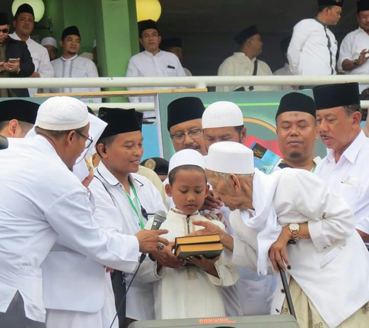 Ngaji Bareng Kitab Nashoihul Ibad Bersama Kyai Sepuh di DI GOR Delta Sidoarjo
