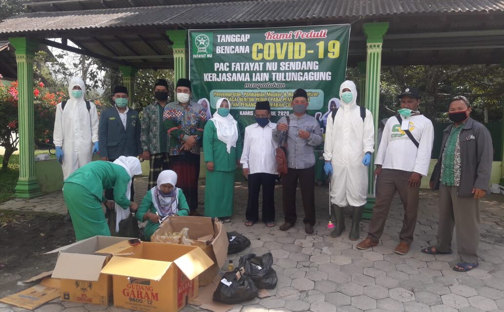 IAIN Tulungagung Kerjasama dengan MWC NU, Fatayat dan Banser Tulungagung Lakukan Penyemprotan Disinfektan dan Pembagian Hand Sanitizer