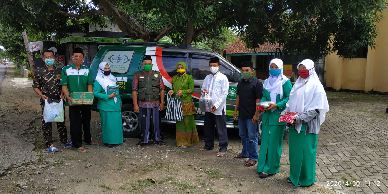 Satgas Covid-19 PCNU Tulungagung Beri Bantuan Masker dan Disinfektan ke Desa Pucung Kidul