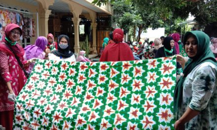 Disperindag Kabupaten Tulungagung Gandeng Muslimat NU Karangrejo Pelatihan Membatik Shibori