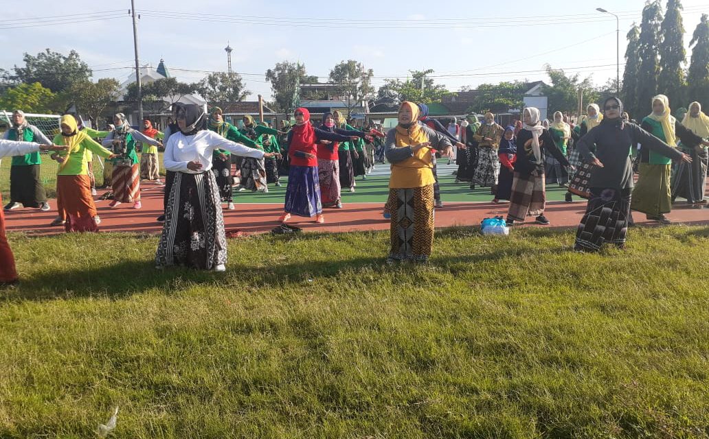 PAC Fatayat NU Di Tulungagung Gelar Senam Bersarung