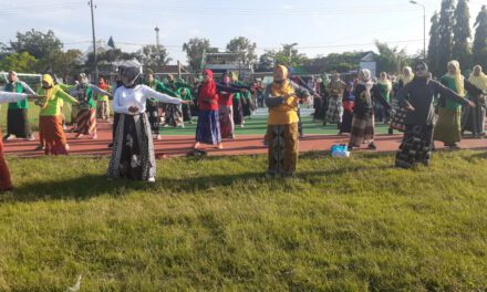 PAC Fatayat NU Di Tulungagung Gelar Senam Bersarung