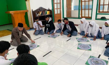 Cetak Calon Ilmuan Falak, Siswa SMKNU di Latih Ukur Arah Kiblat