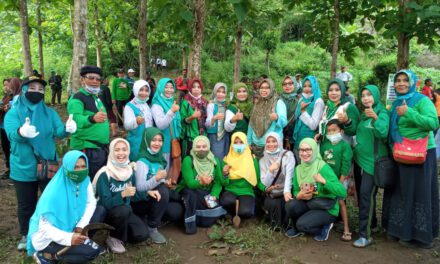 Fatayat NU Tulungagung Ikut Kontribusi Tanam Pohon Cegah Erosi