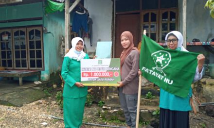 Fatayat NU Tulungagung berikan bantuan korban tanah bergerak di Tulungagung 