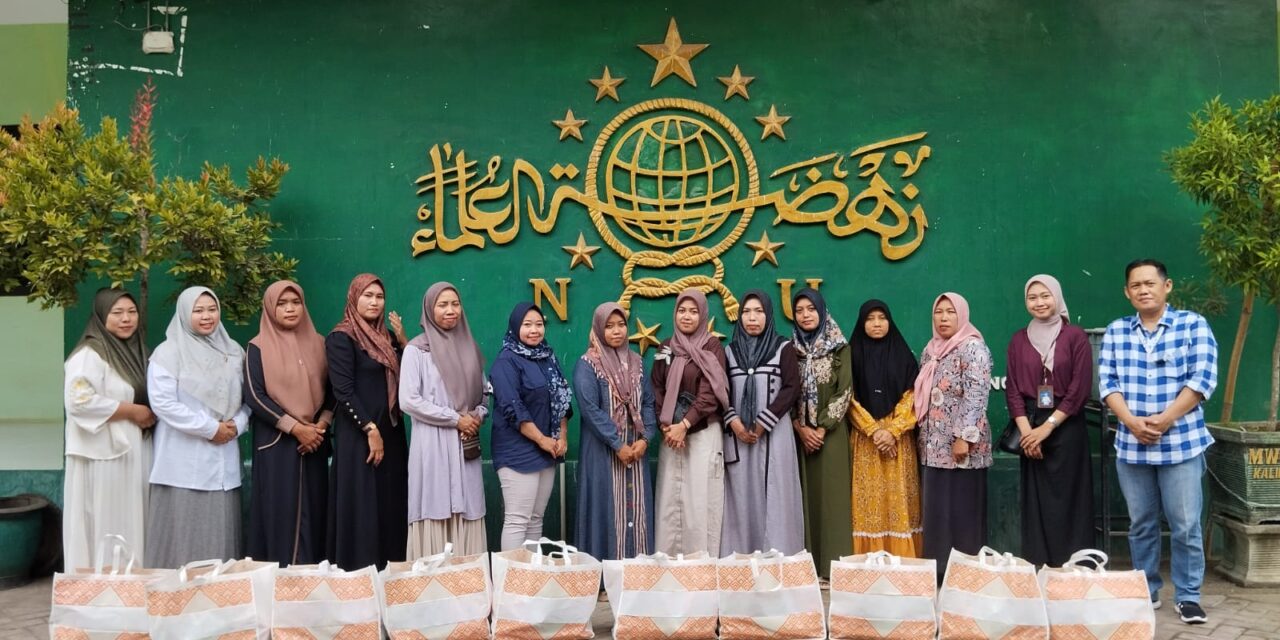 Kolaborasi Fatayat NU dan FIF Group: Kepedulian untuk Perempuan Kepala Keluarga di Kalidawir