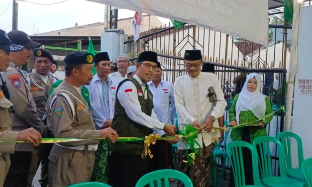 Khidmah MWC NU Gondang Layani Pemudik